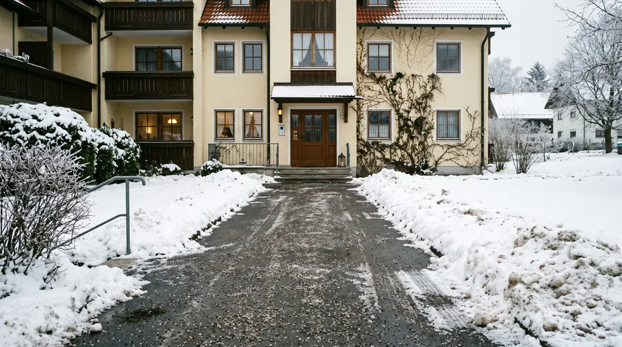 Hauseingang nach dem Winterdienst